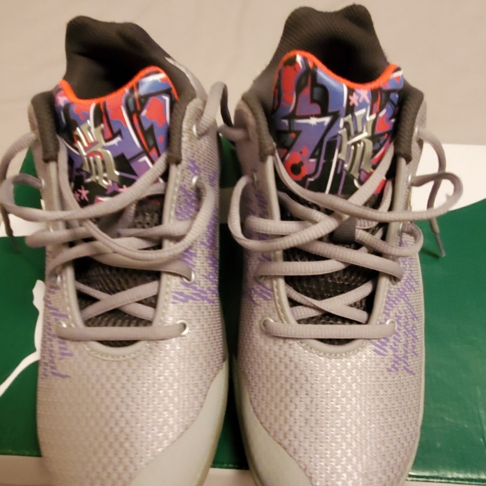 Nike Kyrie Flytrap 2 basketball sneaker